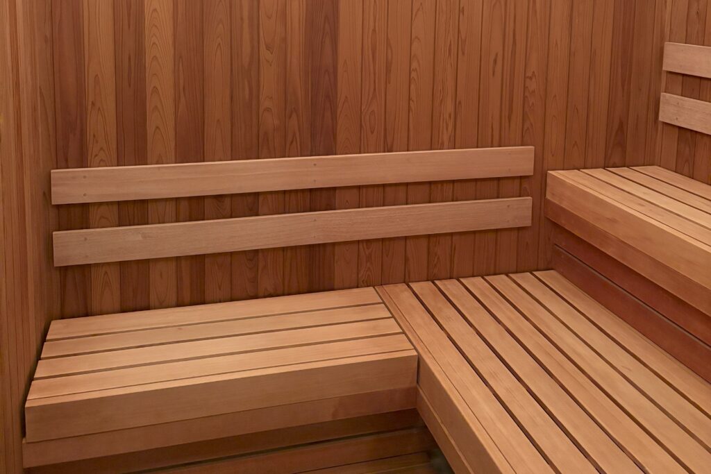 サウナ専用木材で快適なサウナ室内環境を