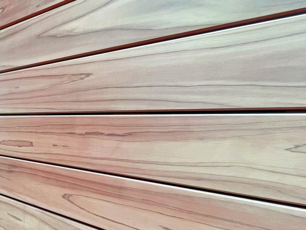 サウナベンチのすき間