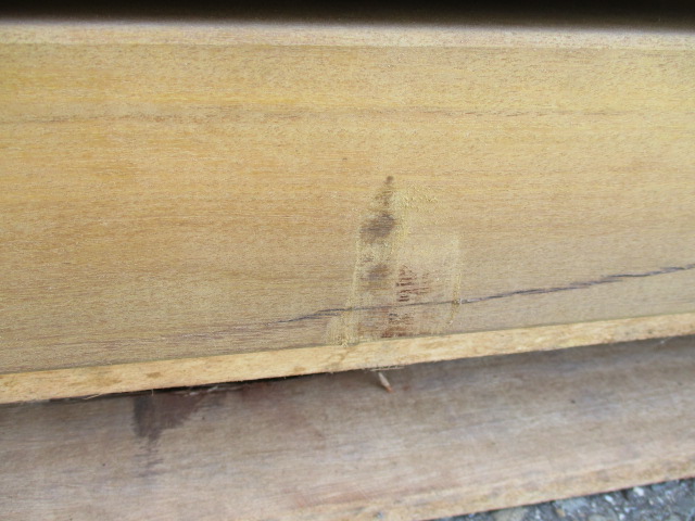 ハードウッドの割れ